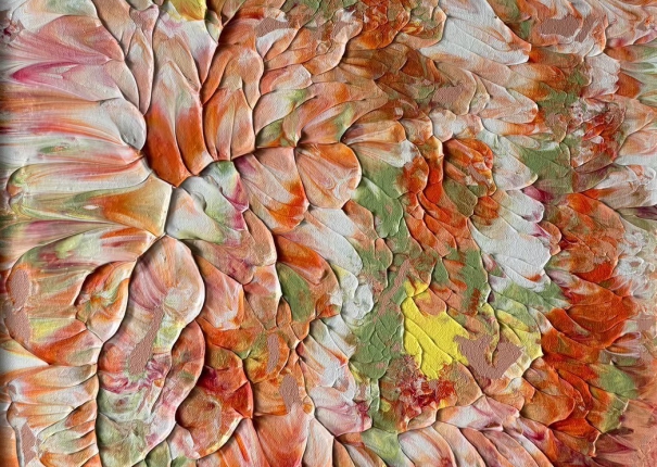 With a deep breath, the tea leaves gradually reveal their rich aroma